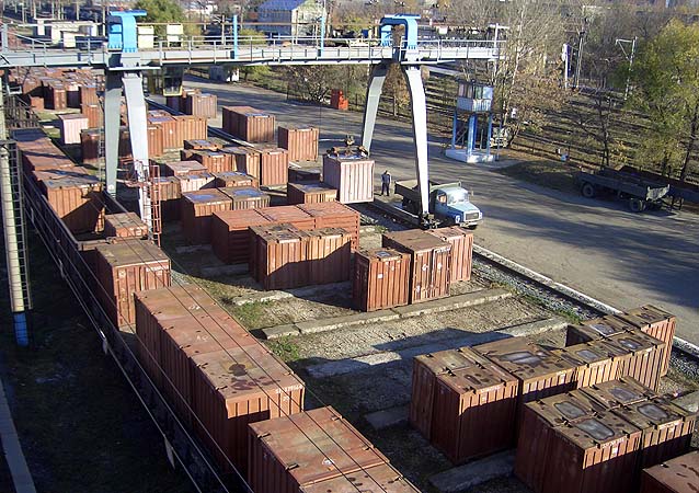 Контейнерная площадка 3 и 5 тонных контейнеров. Автор: ОАО РЖД
