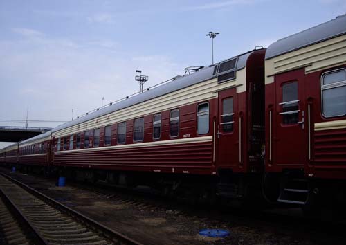 Пассажирский поезд на станции Николаевка